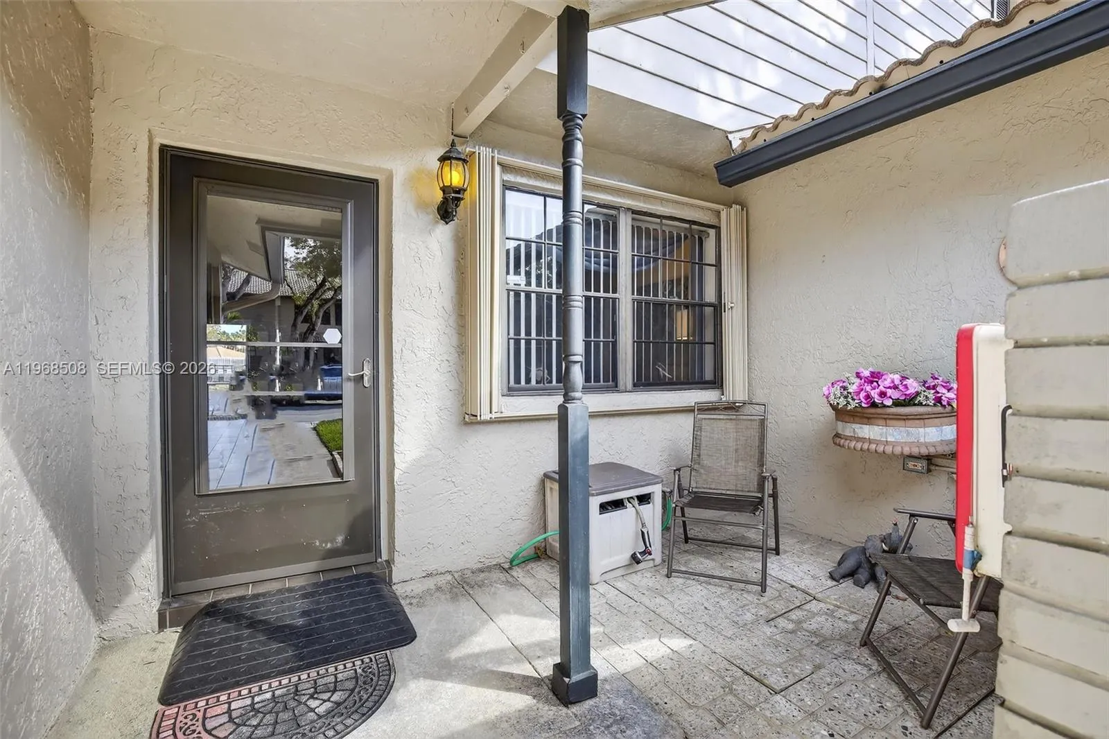 9080 Vineyard Lake Dr, Plantation FL 33324