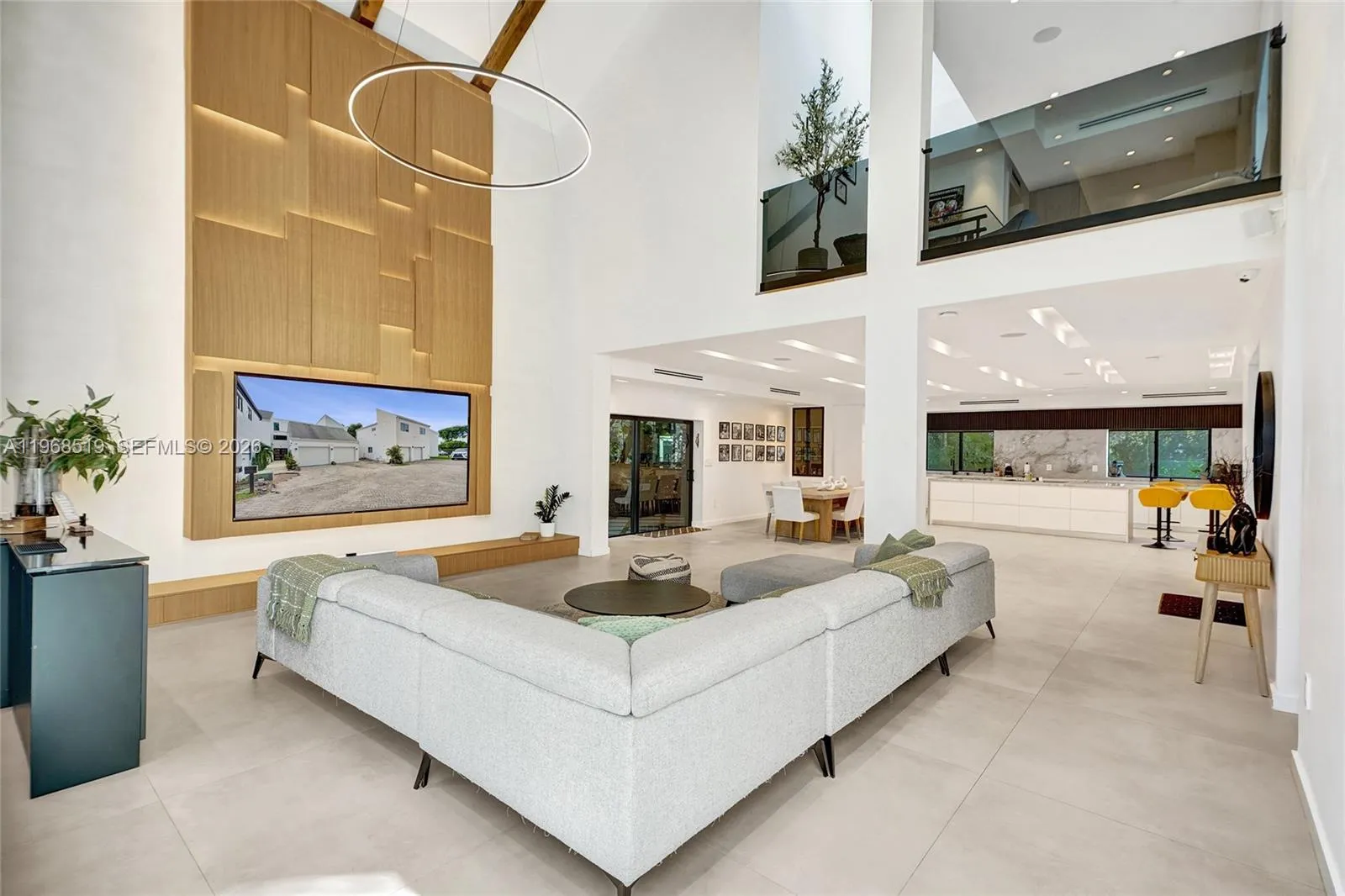 1977 S Oak Haven Cir, Miami FL 33179