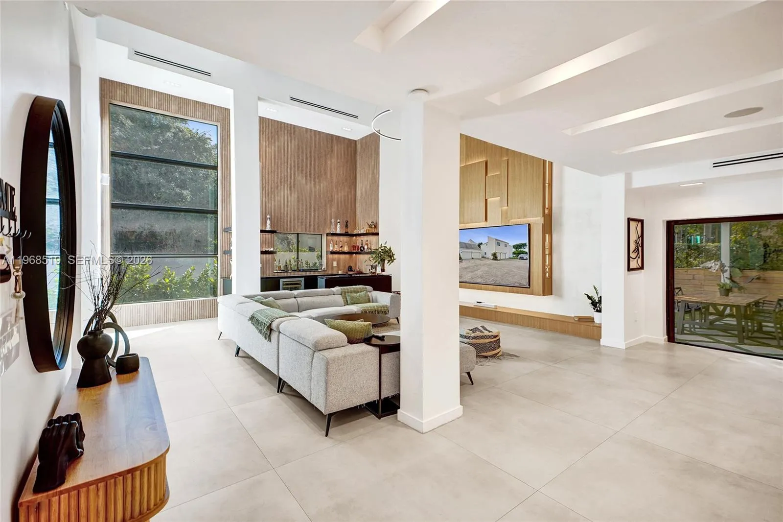 1977 S Oak Haven Cir, Miami FL 33179