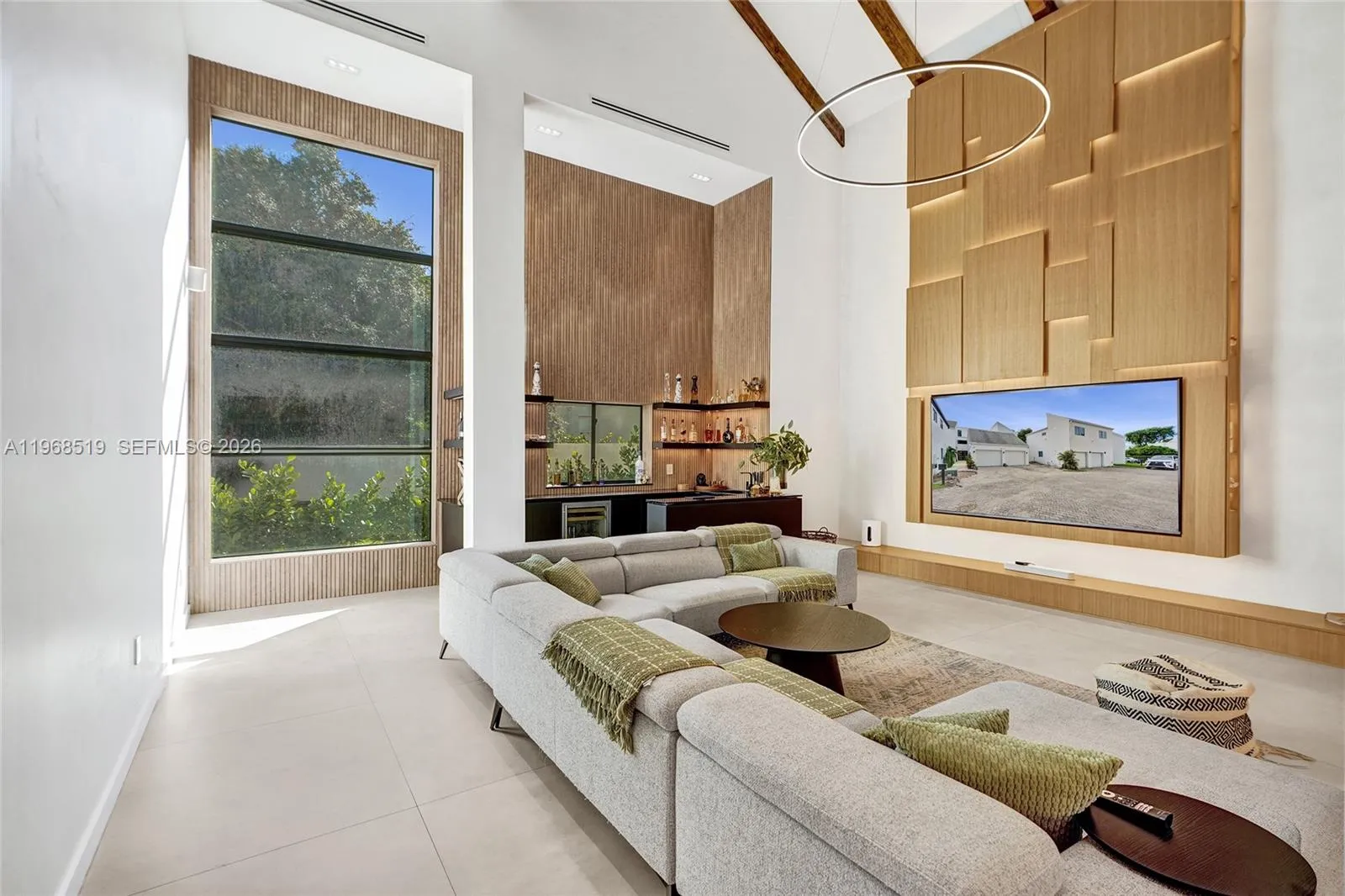 1977 S Oak Haven Cir, Miami FL 33179