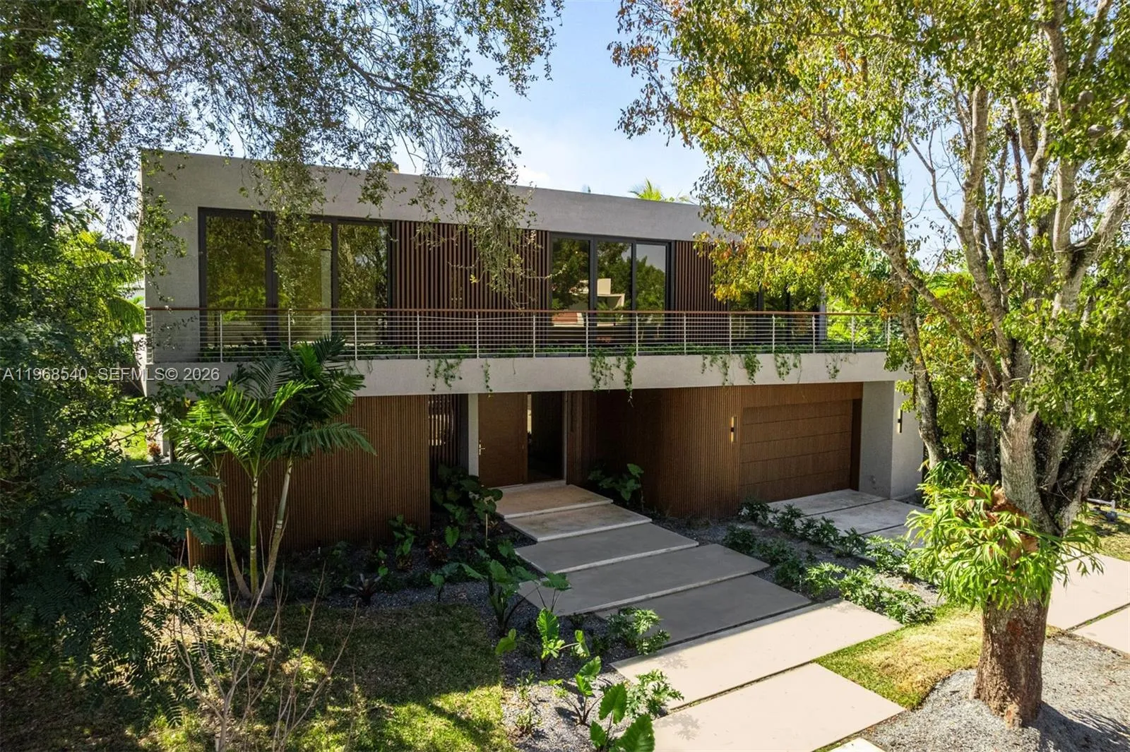 6 bedroom 8 bath for sale at 6450 SW 82nd St, Miami FL 33143