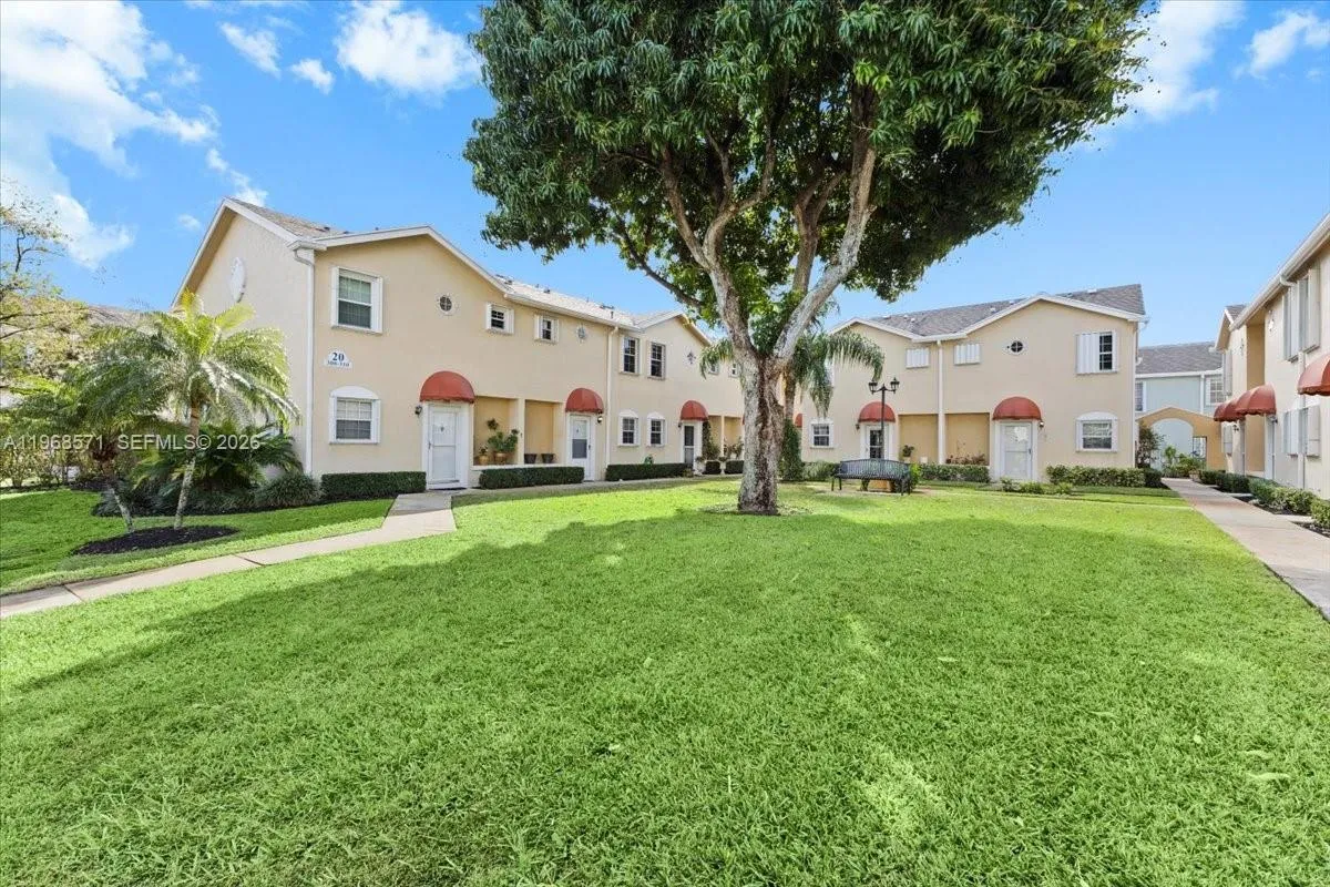 2 bedroom 2 bath for sale at 307 Waterside Dr, Hypoluxo FL 33462