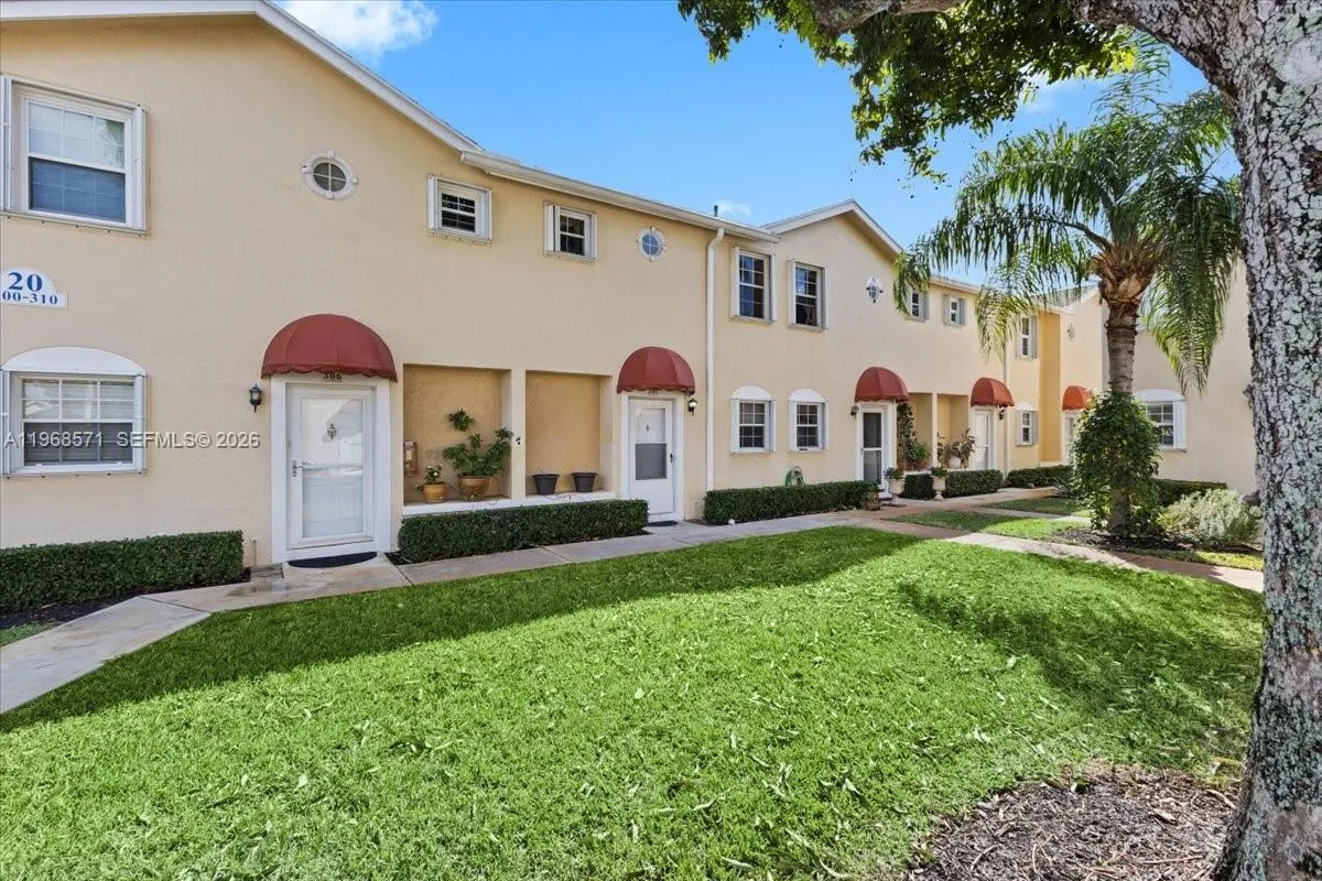 307 Waterside Dr, Hypoluxo FL 33462