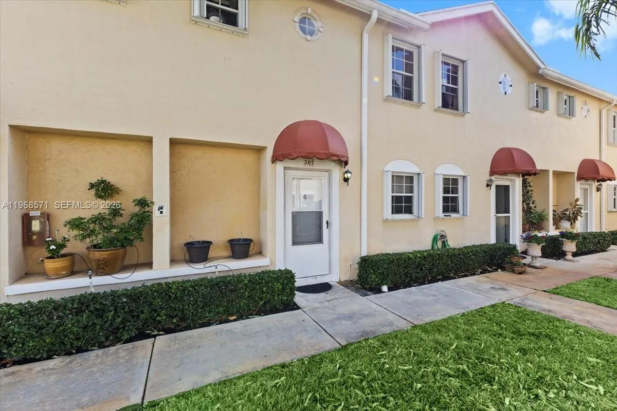 307 Waterside Dr, Hypoluxo FL 33462