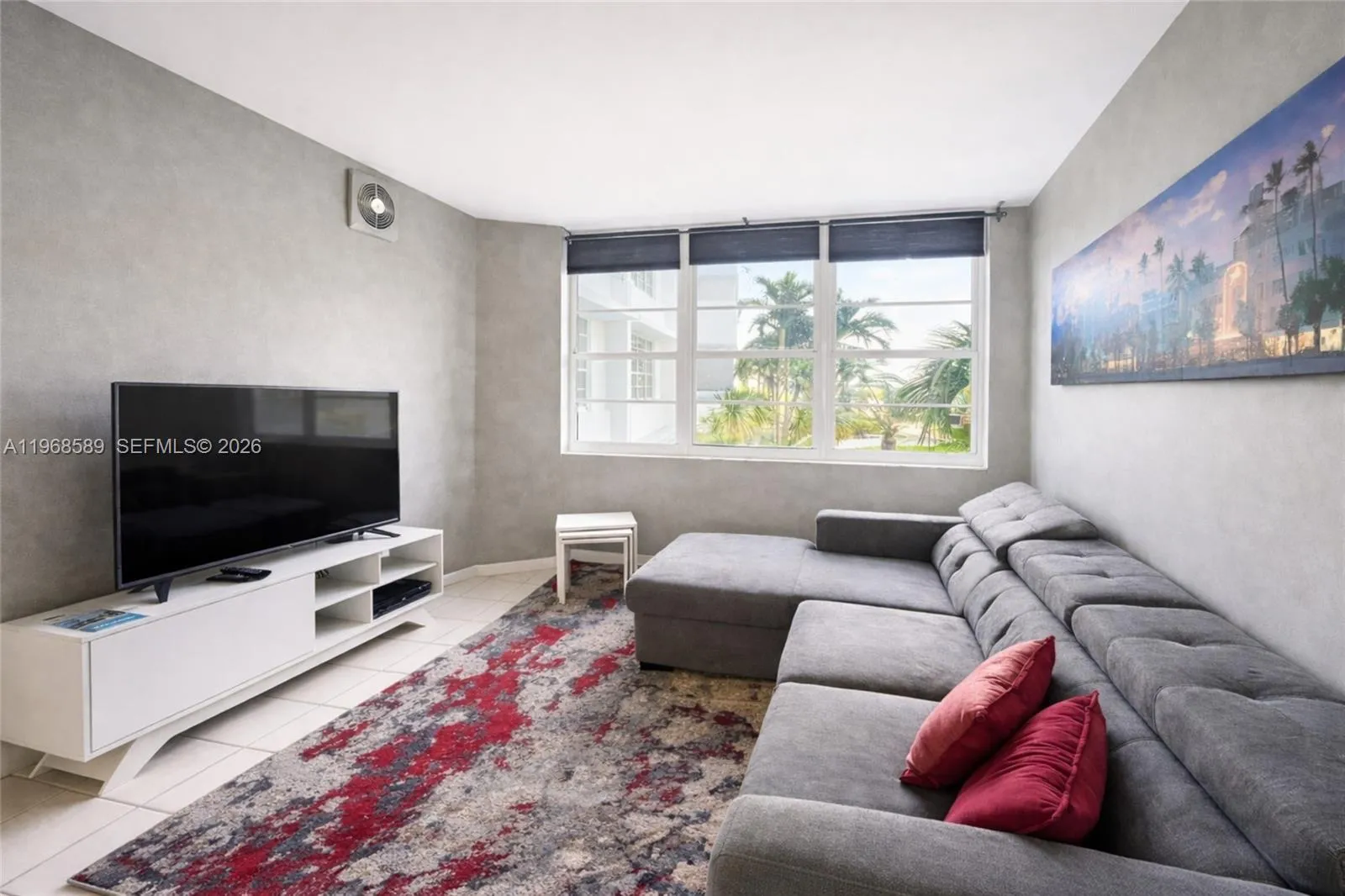 1 bedroom 1 bath for sale at 100 Lincoln Rd # 415, Miami Beach FL 33139