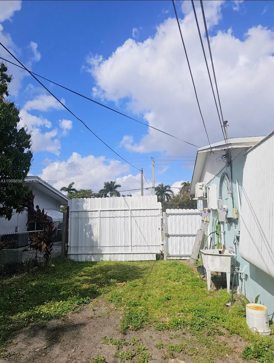 1760 NW 135th St, Miami FL 33167