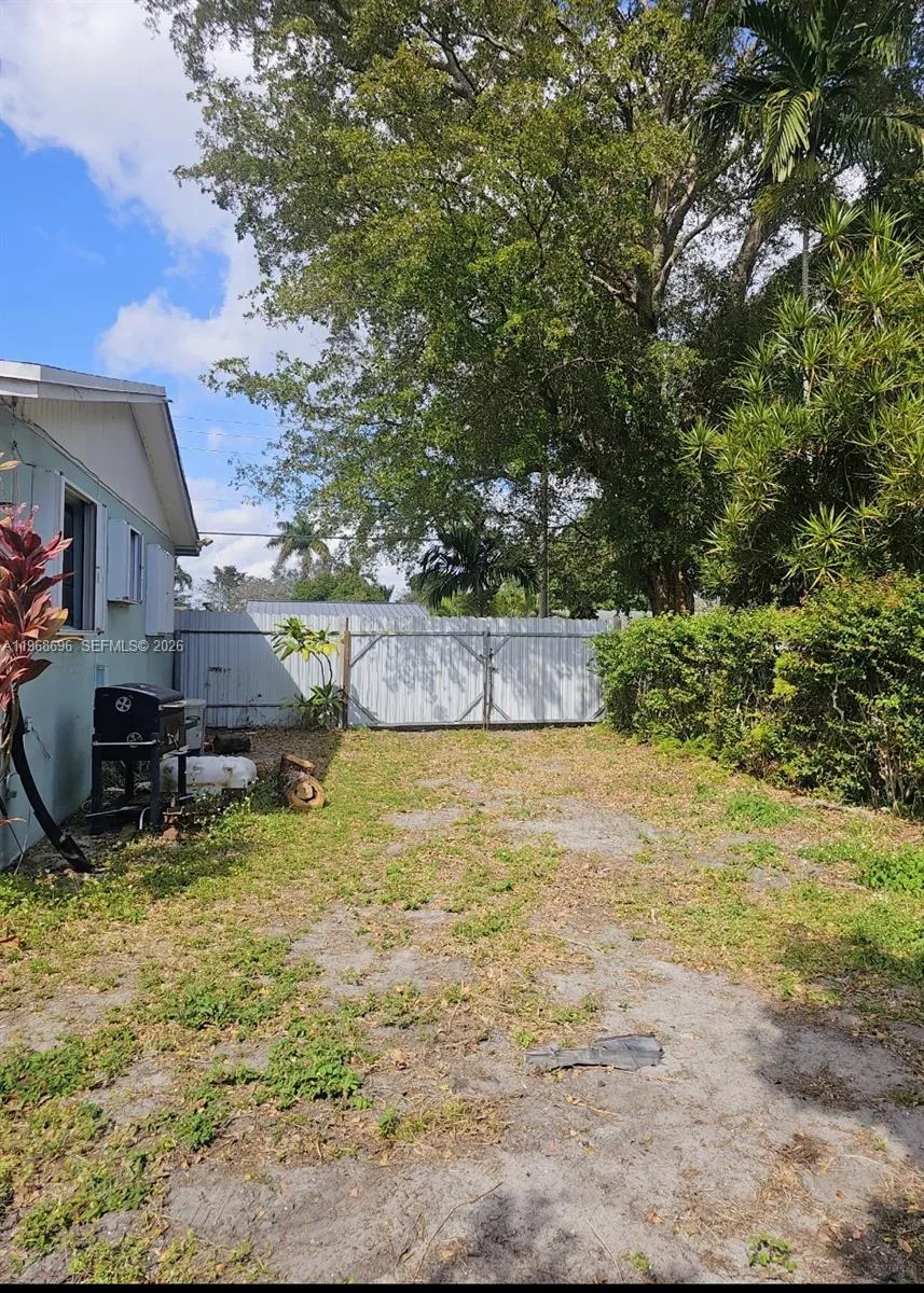 1760 NW 135th St, Miami FL 33167