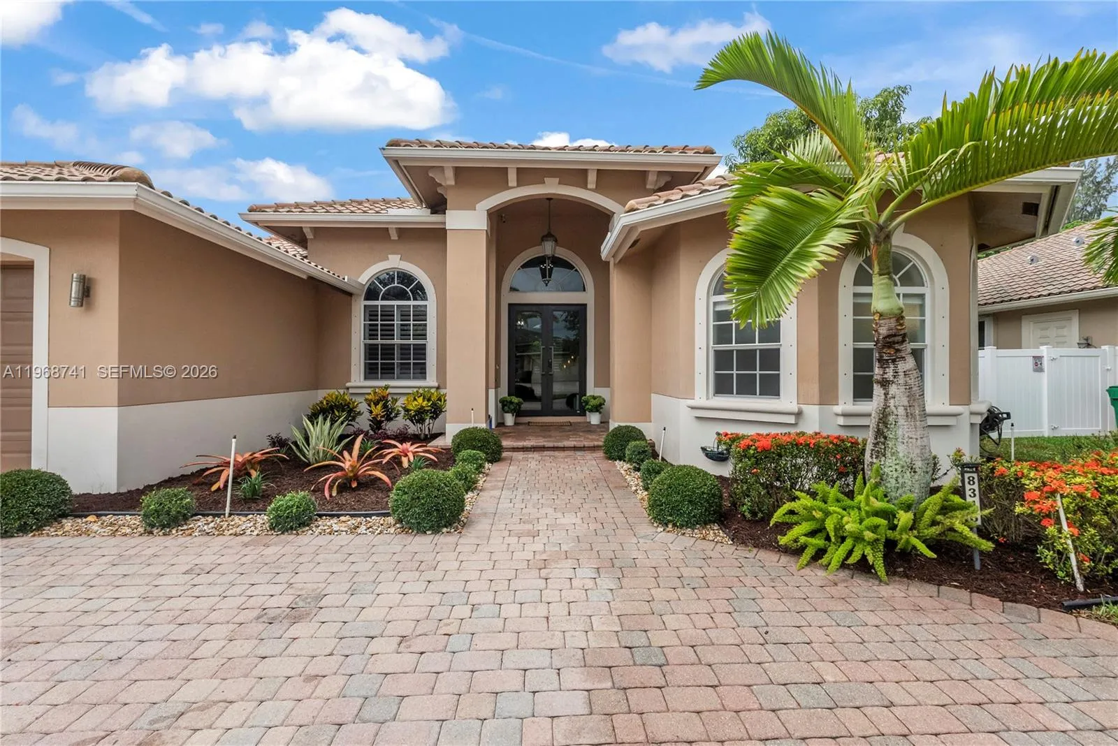 8346 SW 51st St, Davie FL 33328