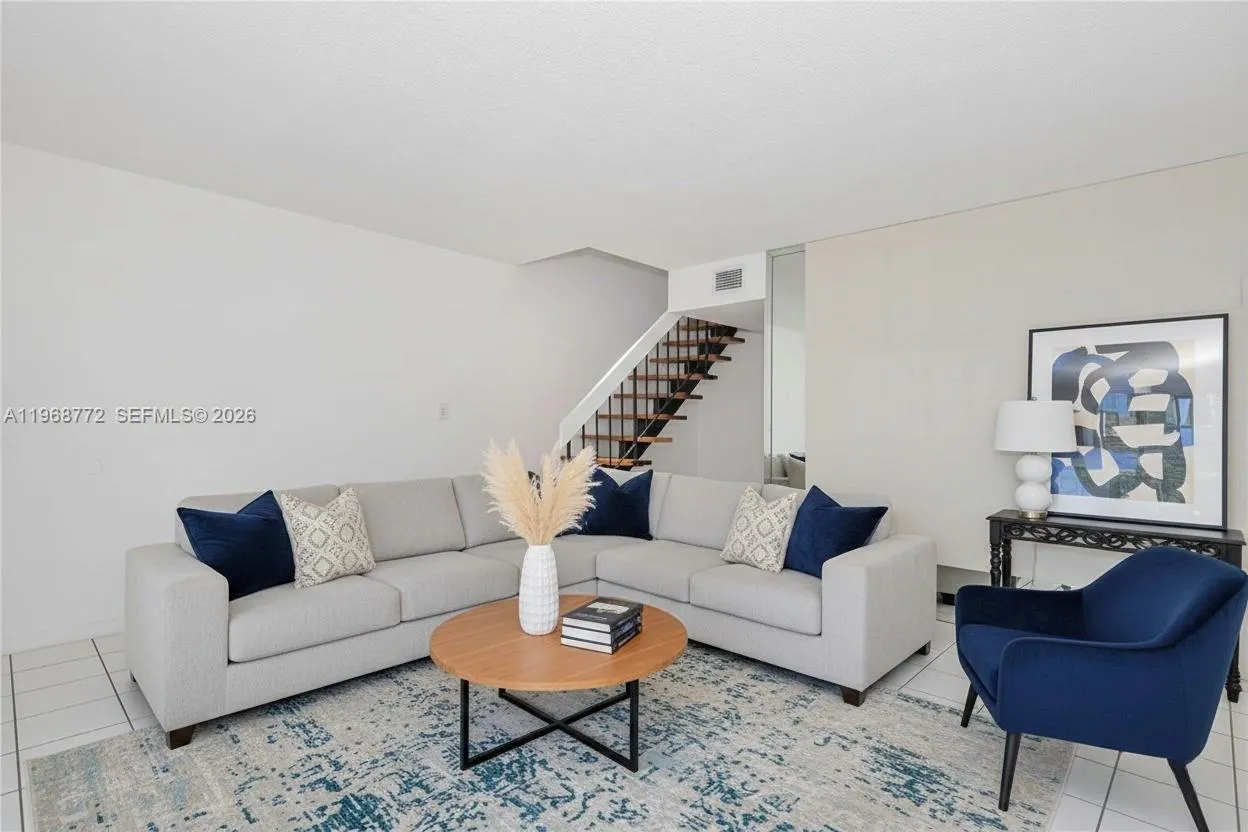 1082 W 79th St # 25, Hialeah FL 33014