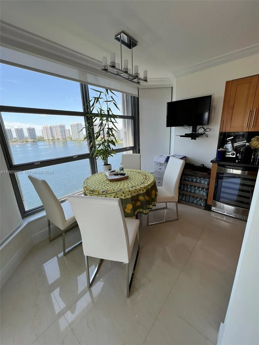 3530 Mystic Pointe Dr # 1215, Aventura FL 33180