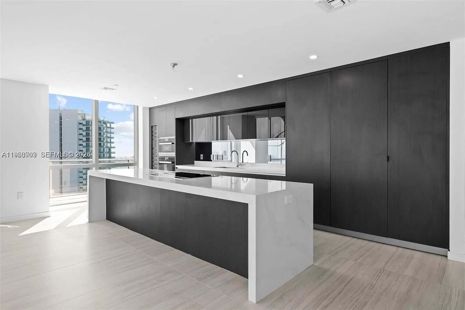 851 NE 1st Ave # 5001, Miami FL 33132