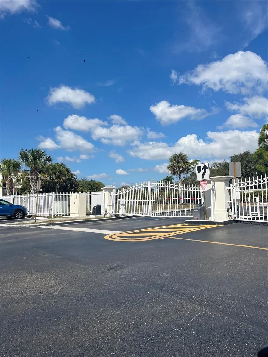 6548 Racquet Club Dr # 89, Lauderhill FL 33319