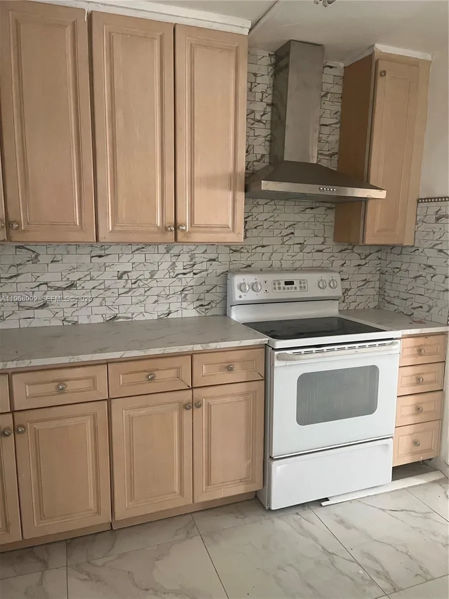 6548 Racquet Club Dr # 89, Lauderhill FL 33319