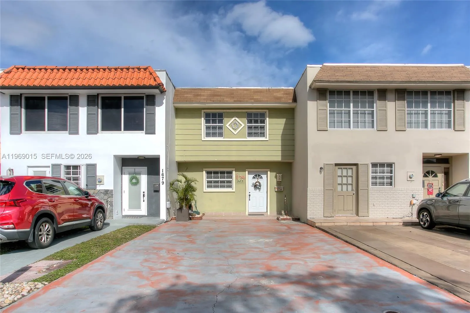 2 bedroom 1 bath for sale at 1675 W 72nd St, Hialeah FL 33014