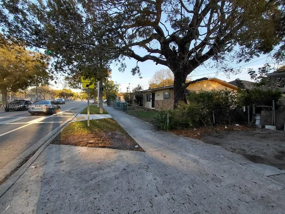 1262 - 1264 NW 46th St, Miami FL 33142