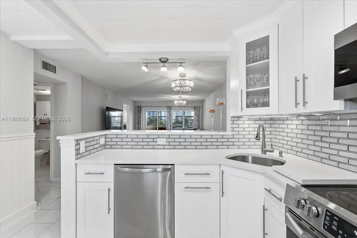 3201 NE 8th St # 405, Pompano Beach FL 33062