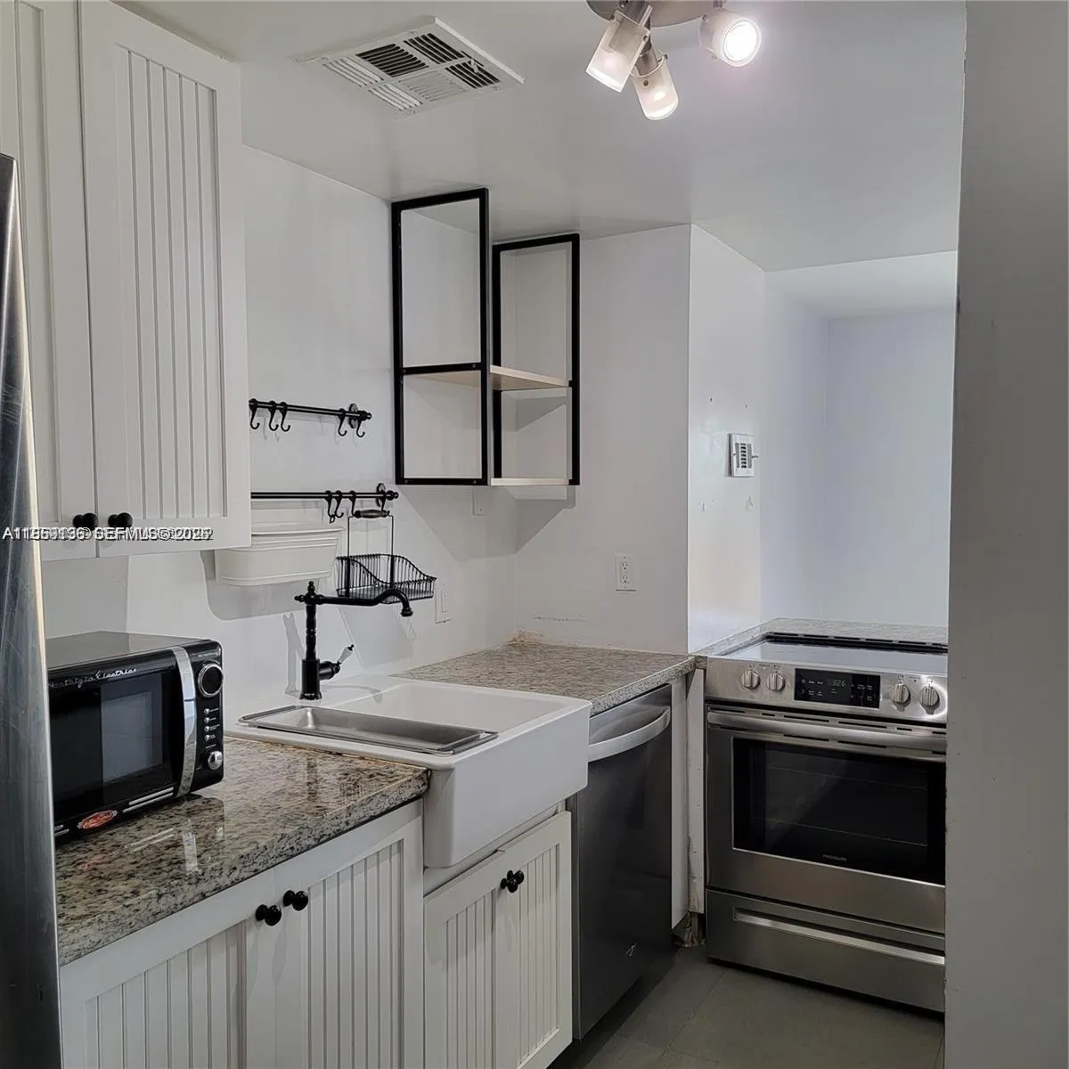 880 NE 69th St # 4L, Miami FL 33138