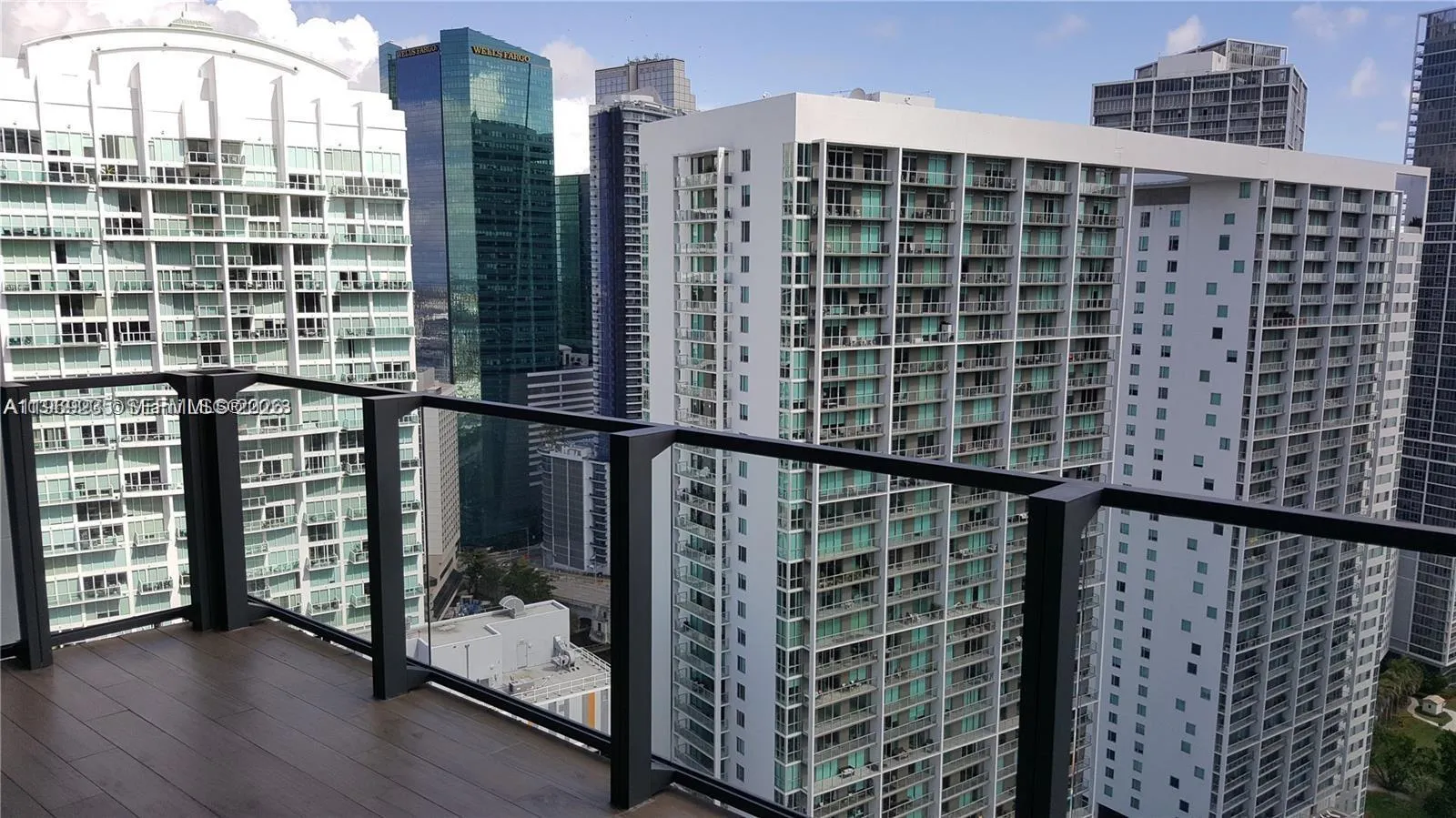 1 bedroom 1 bath for sale at 68 SE 6th St # 3305, Miami FL 33131