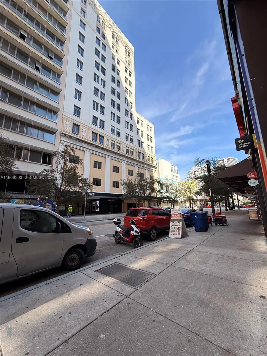 28 W Flagler St # 102, Miami FL 33130