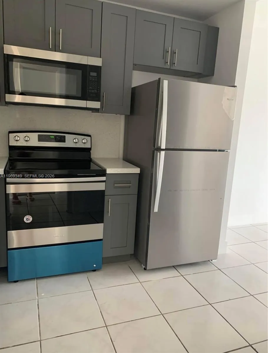 7505 SW 82nd St # 306, Miami FL 33143