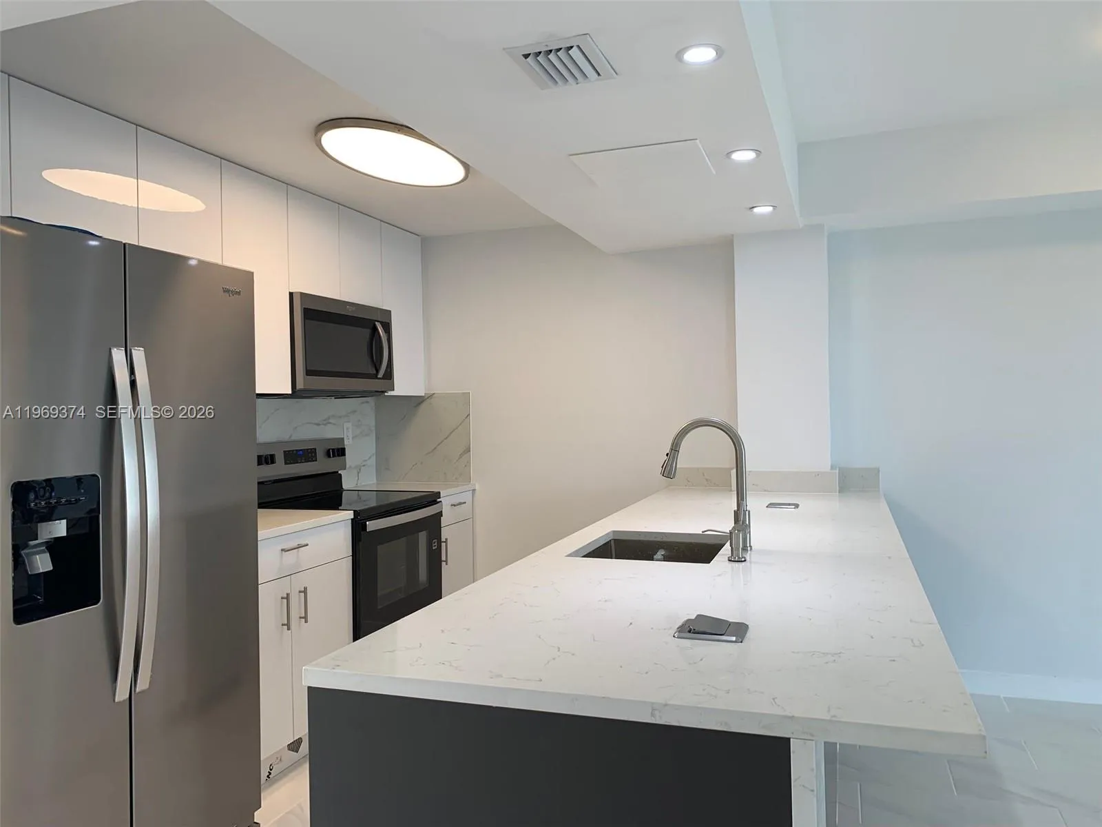 2 bedroom 1 bath for sale at 2980 Point East Dr, # 508, Aventura FL 33160