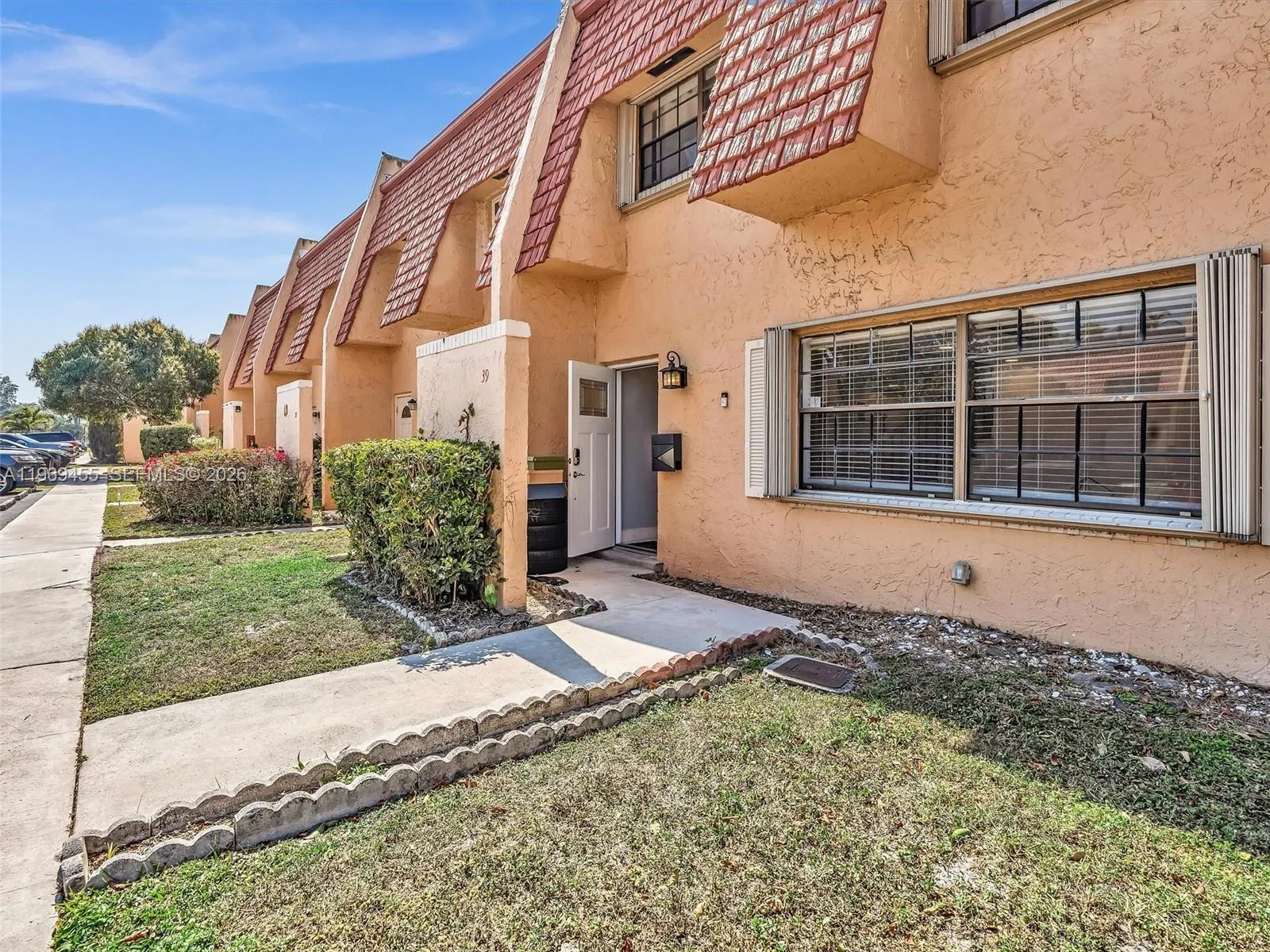 3 bedroom 2 bath for sale at 39 Ann Lee Ln # 39, Tamarac FL 33319