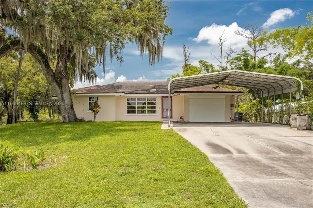 2030 Ft Denaud Rd, La Belle FL 33935