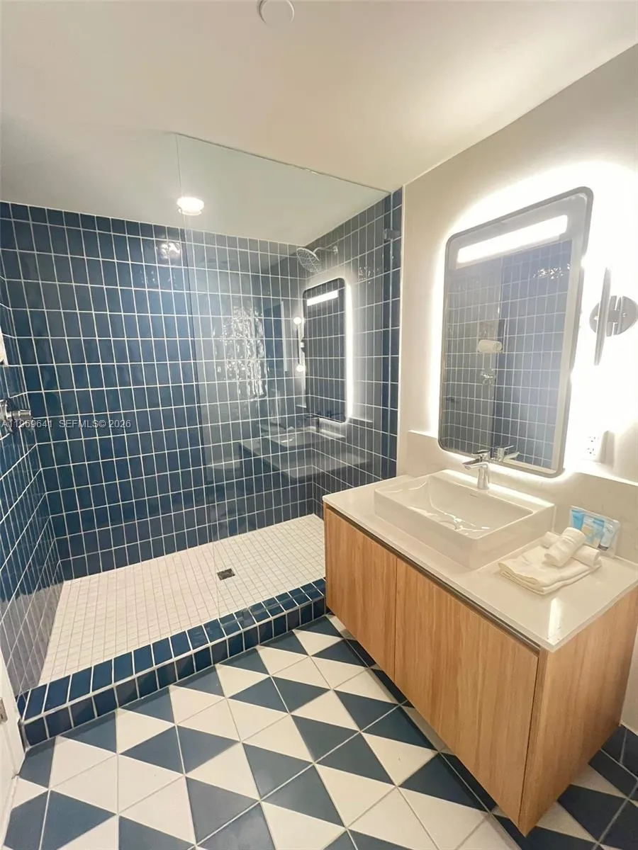 159 NE 6th St # 1806, Miami FL 33132