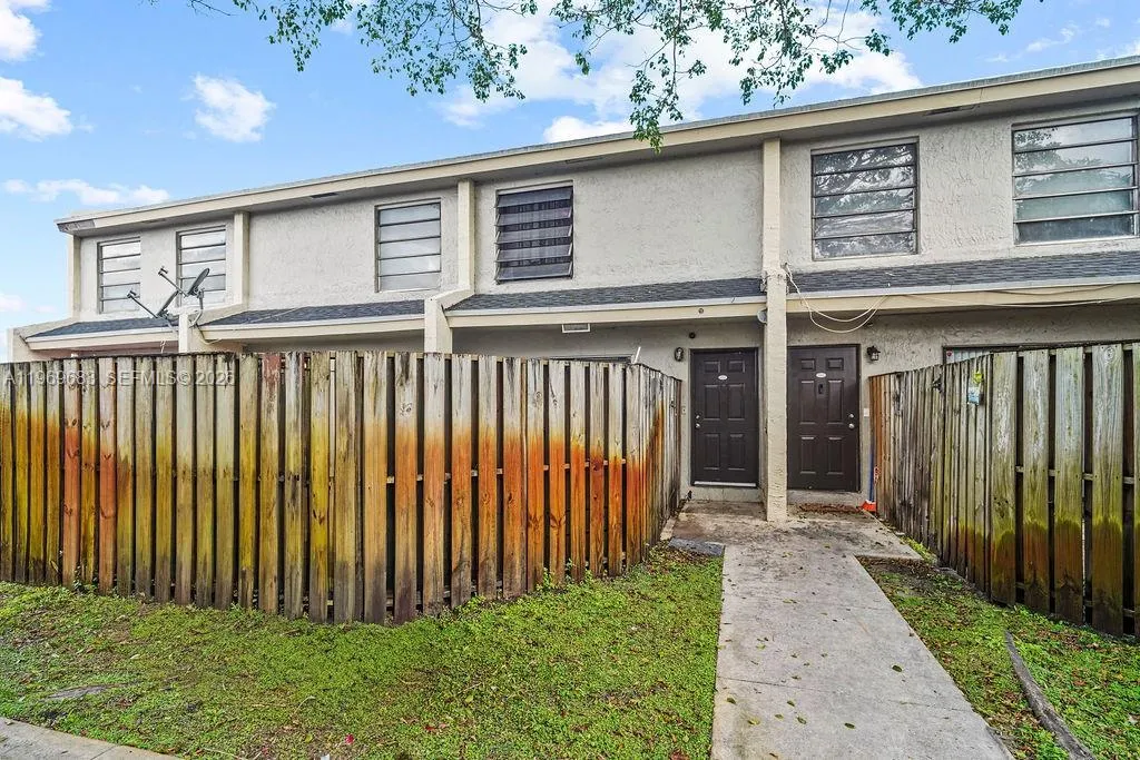 2424 NW 52nd Ave # 2424, Lauderhill FL 33313