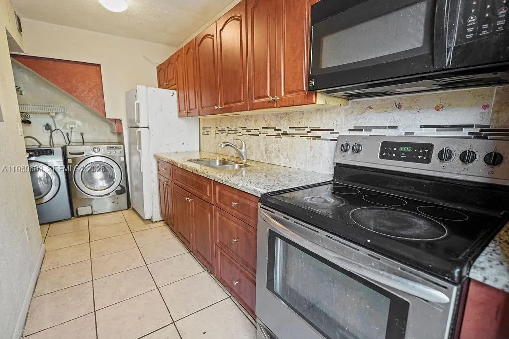 2424 NW 52nd Ave # 2424, Lauderhill FL 33313