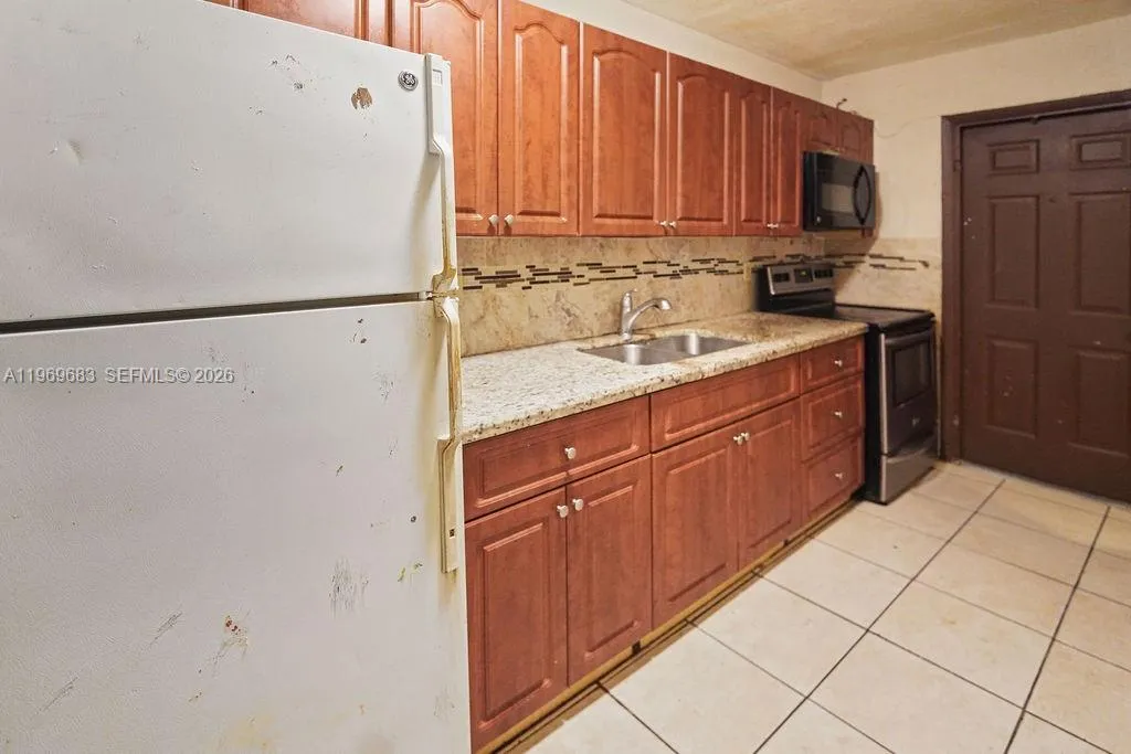 2424 NW 52nd Ave # 2424, Lauderhill FL 33313