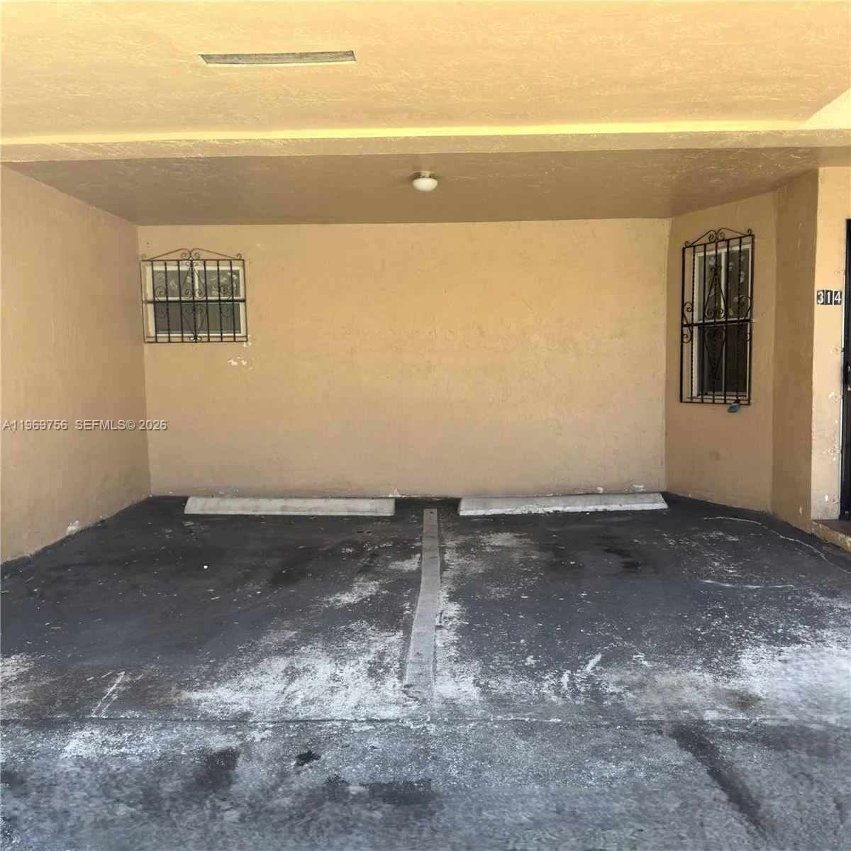 451 NE 136th St, North Miami FL 33161