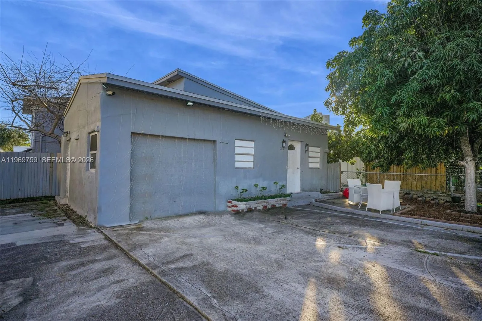 2104 NW 1St Ter, Miami FL 33125