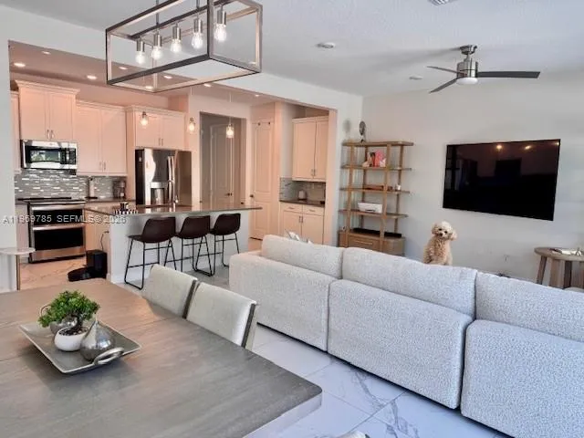 4342 Lago Dr, Pompano Beach FL 33064