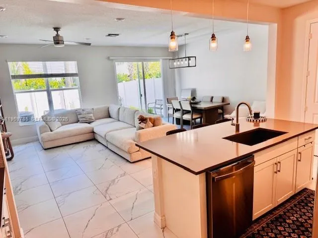4342 Lago Dr, Pompano Beach FL 33064