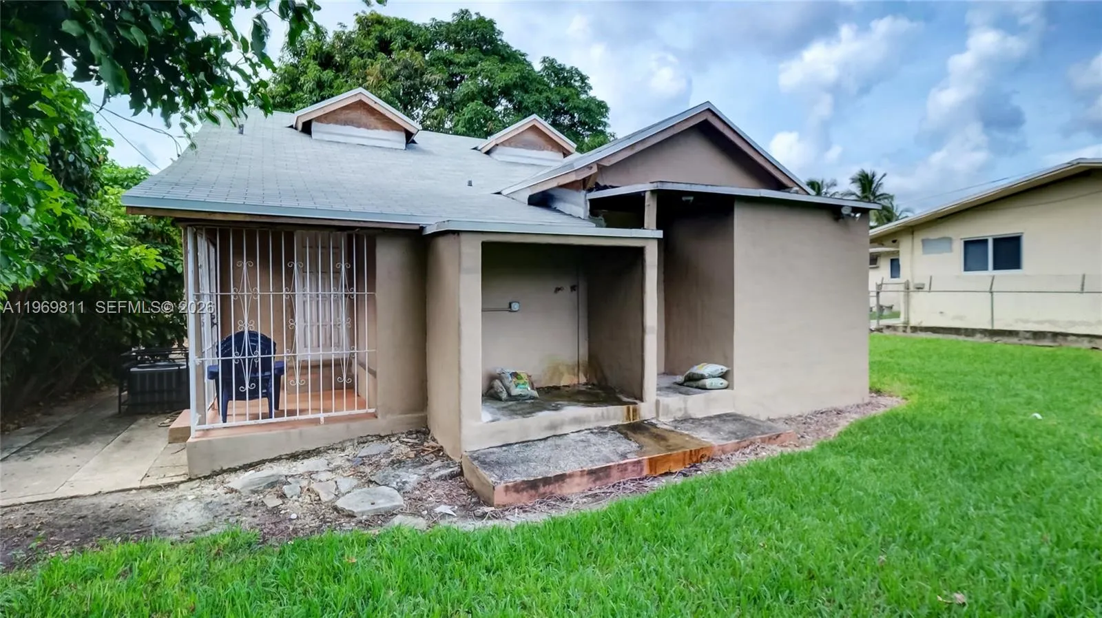 2142 NW 33rd St, Miami FL 33142