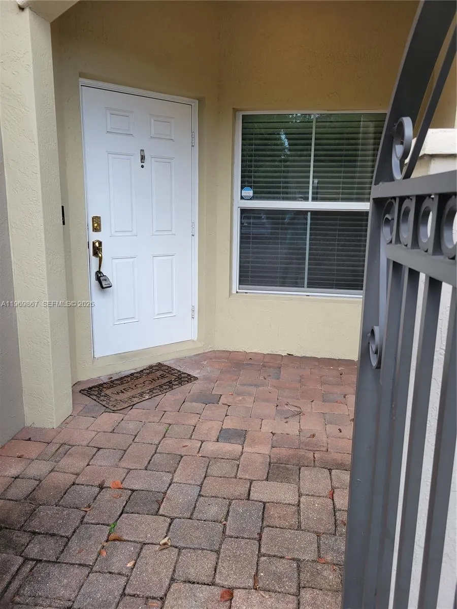2851 W Prospect Rd # 405, Tamarac FL 33309
