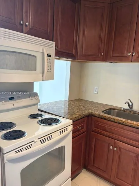 3181 S Ocean Dr # 304, Hallandale Beach FL 33009