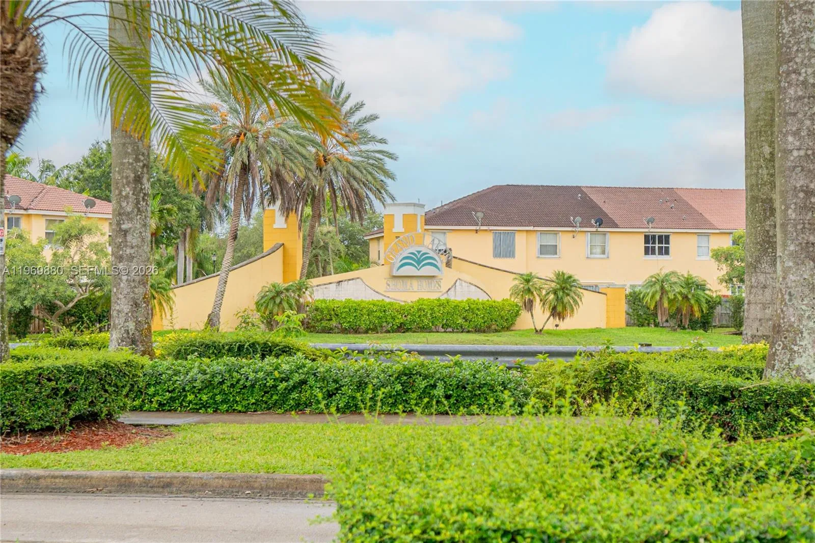 14964 SW 8 LN, Miami FL 33194