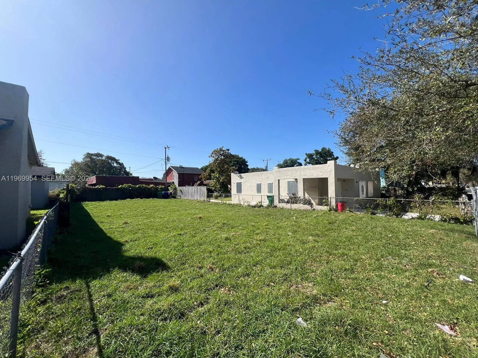 1762 NW 44th St, Miami FL 33142