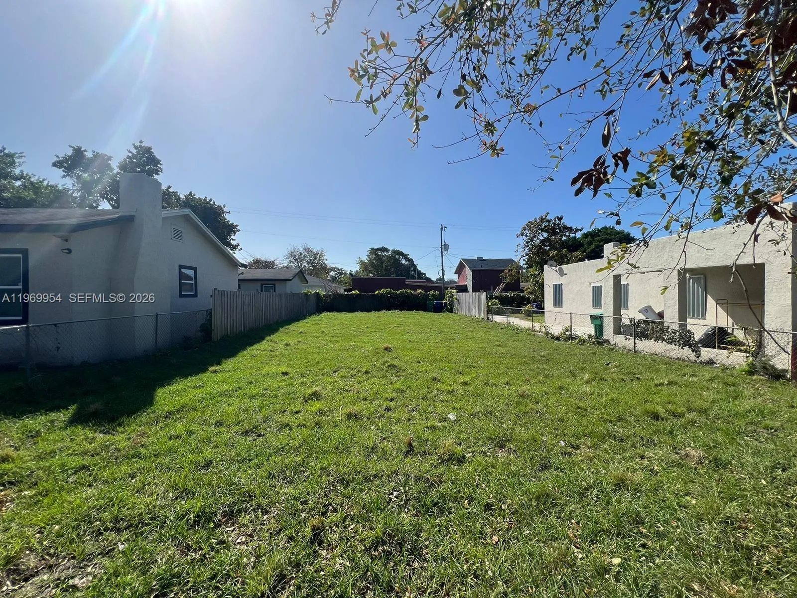 1762 NW 44th St, Miami FL 33142