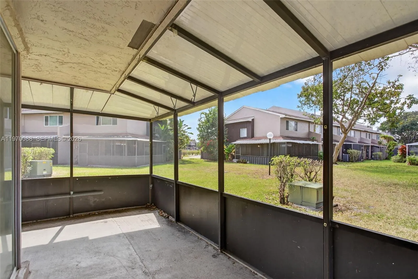 1343 Sussex Dr, North Lauderdale FL 33068