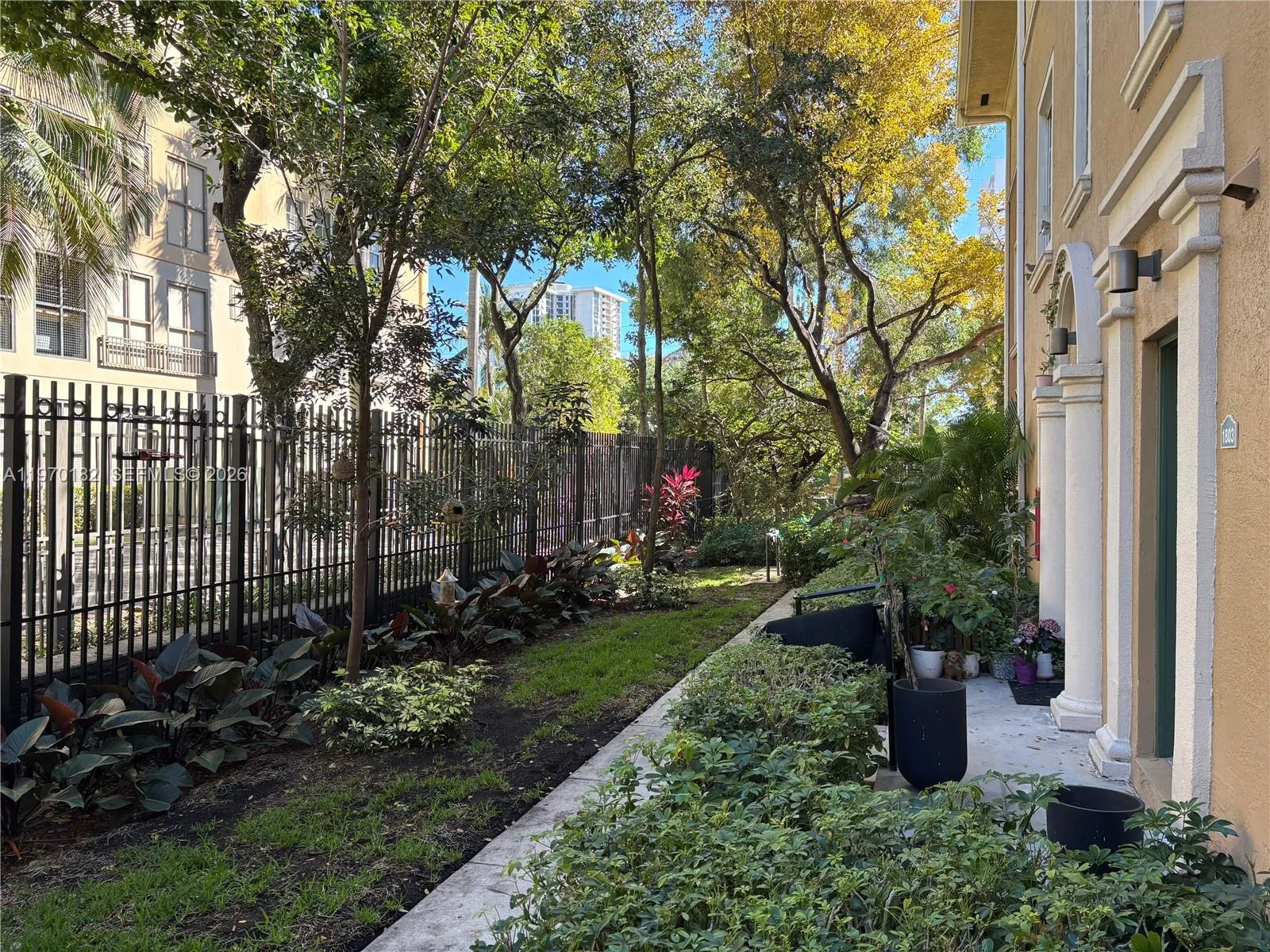 2 bedroom 2 bath for sale at 2981 NE 185th St # 1802, Aventura FL 33180