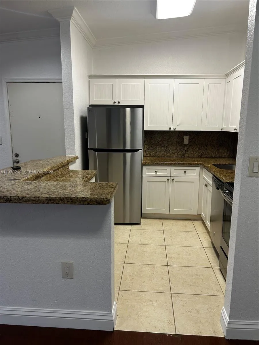 801 NE 199th St # 10, Miami FL 33179