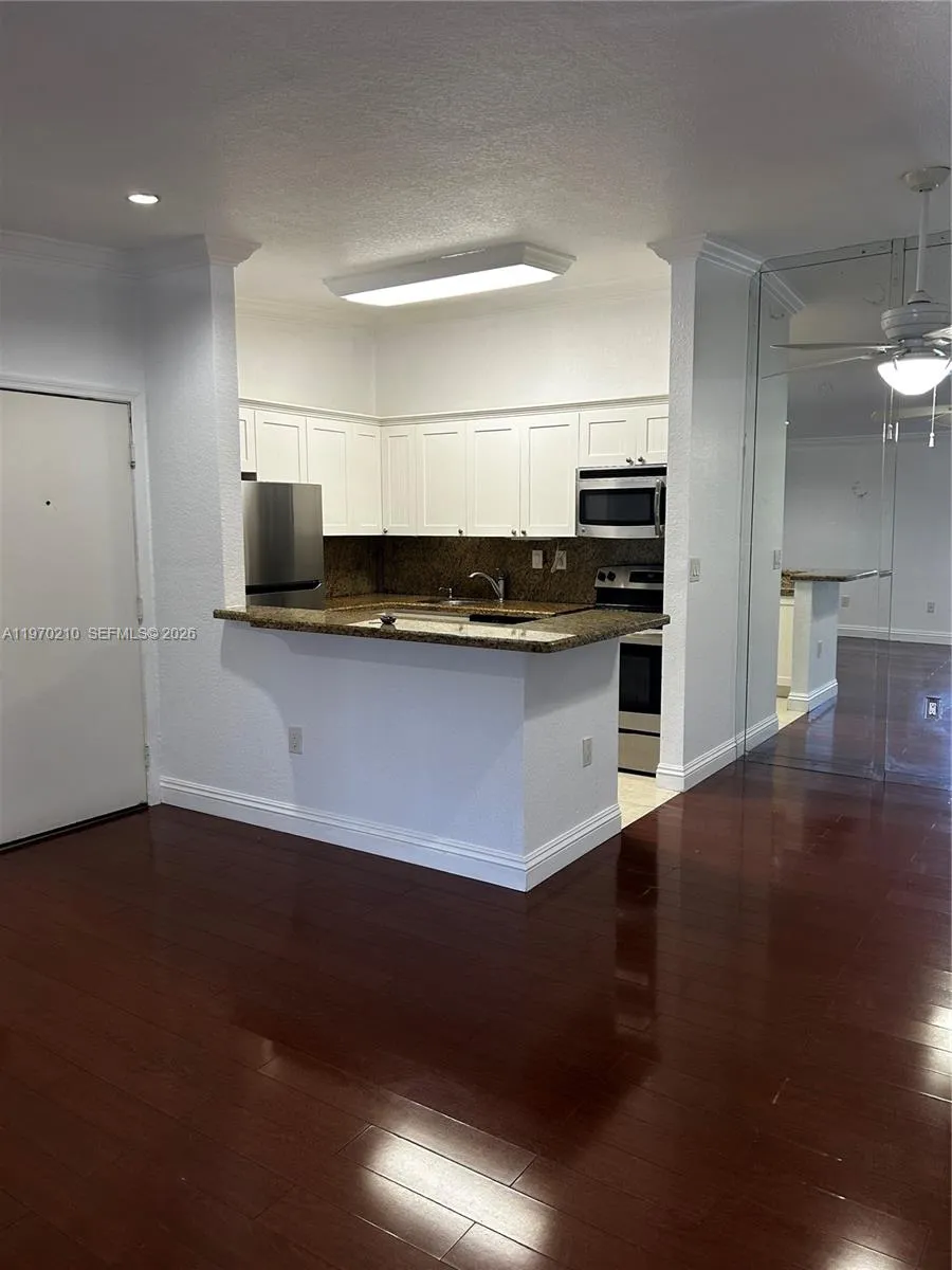 801 NE 199th St # 10, Miami FL 33179
