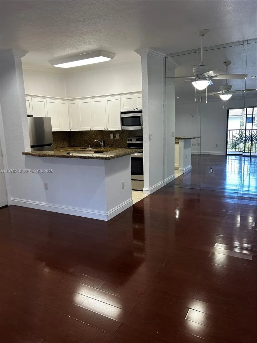 801 NE 199th St # 10, Miami FL 33179