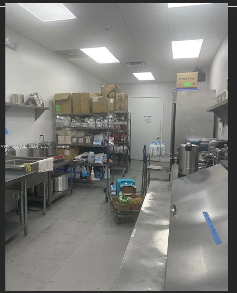 NE 18th St, Miami FL 33132