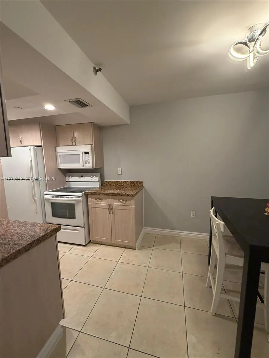 17600 N Bay Rd # N907, Sunny Isles Beach FL 33160
