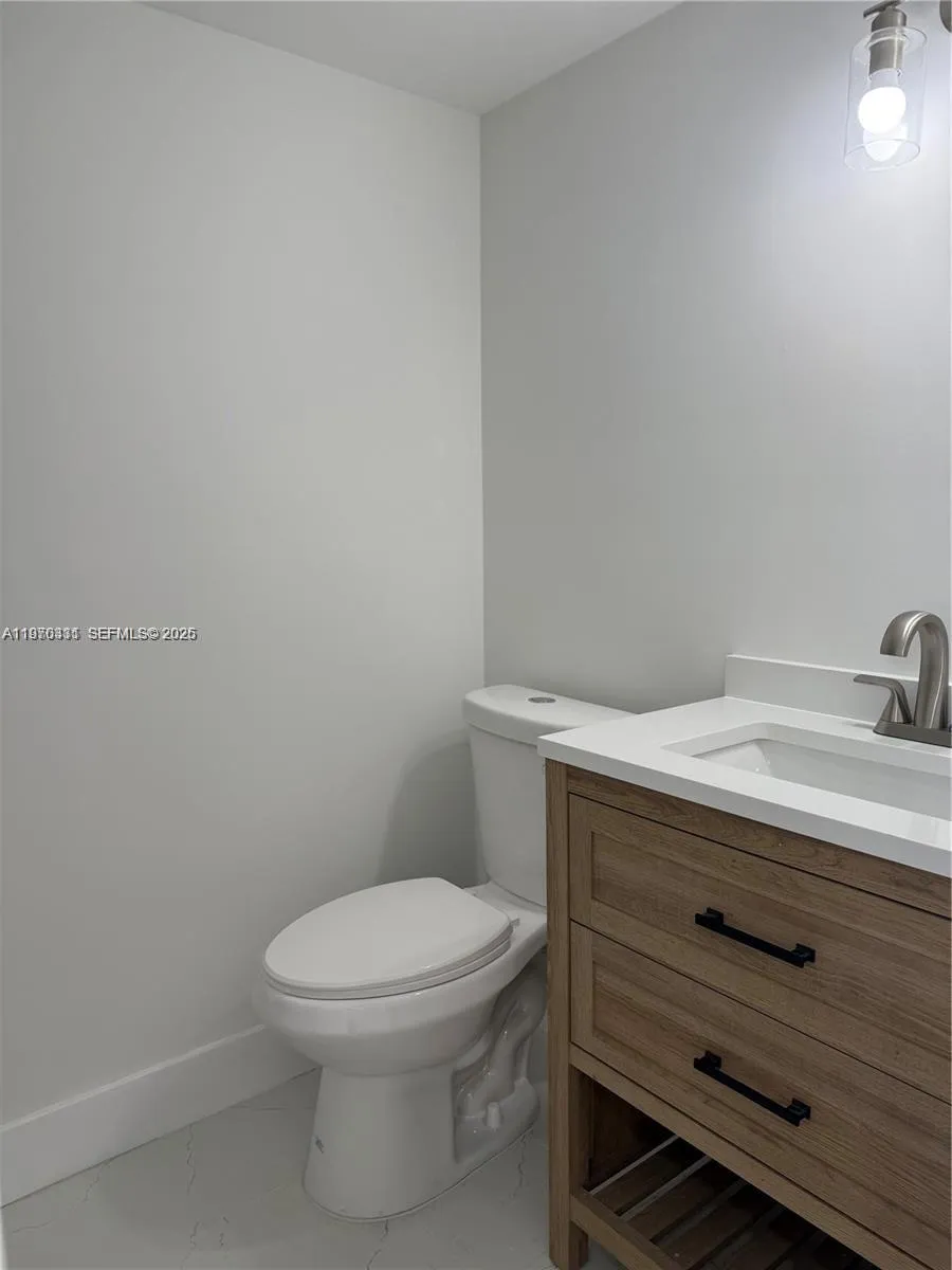 20281 E Country Club Dr, Aventura FL 33180