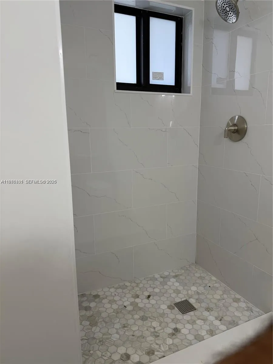 20281 E Country Club Dr, Aventura FL 33180